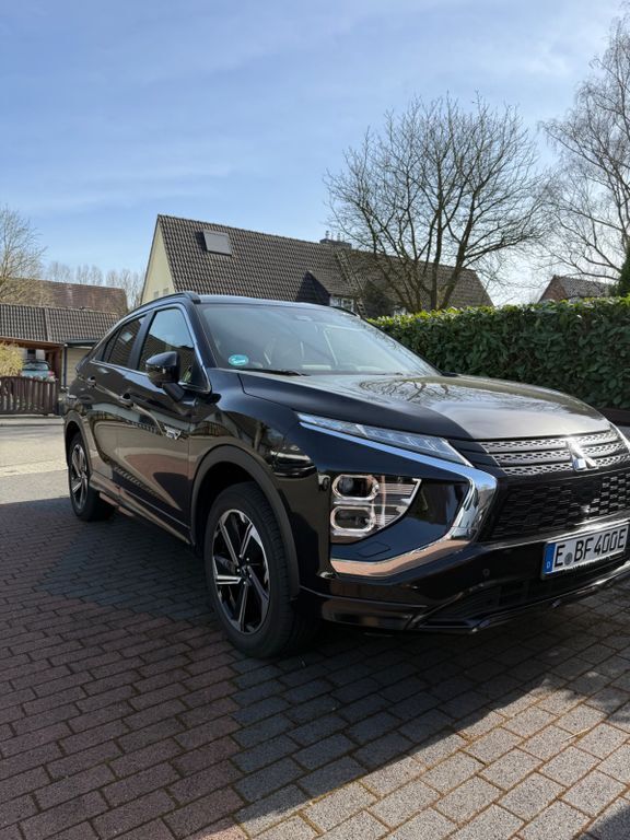 Schwarz Gebraucht 2022 Mitsubishi Eclipse Cross Top SUV | 25.900 € (Fairer Preis) - Bild 1/4