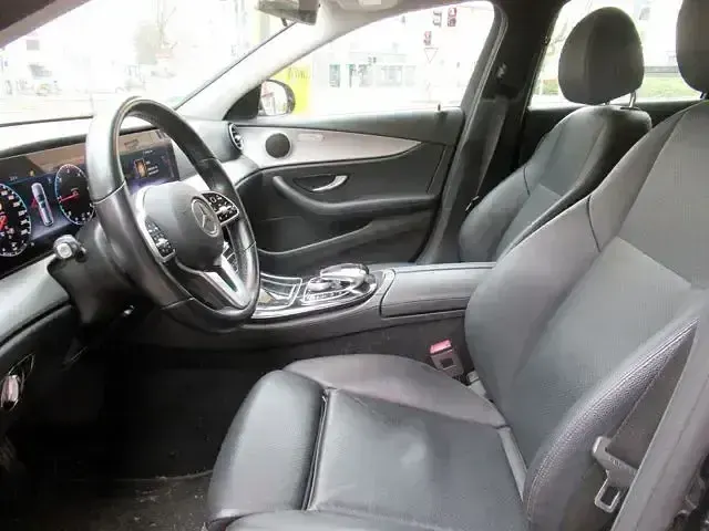 Gebraucht Mercedes E220 Avantgarde 194 PS (142 kW) 2020 Schwarz Limousine