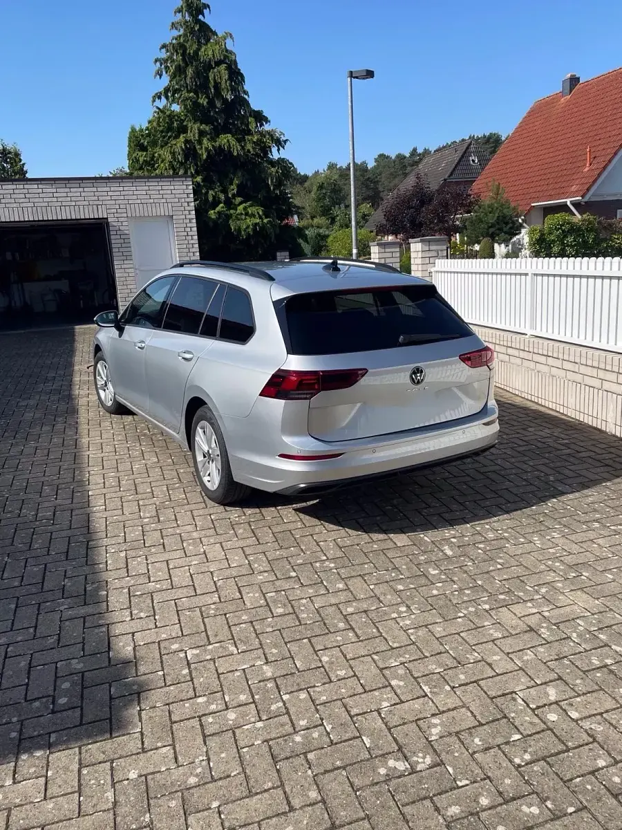 Gebraucht VW Golf VIII 115 PS (84 kW) 2023 Silber Kombi