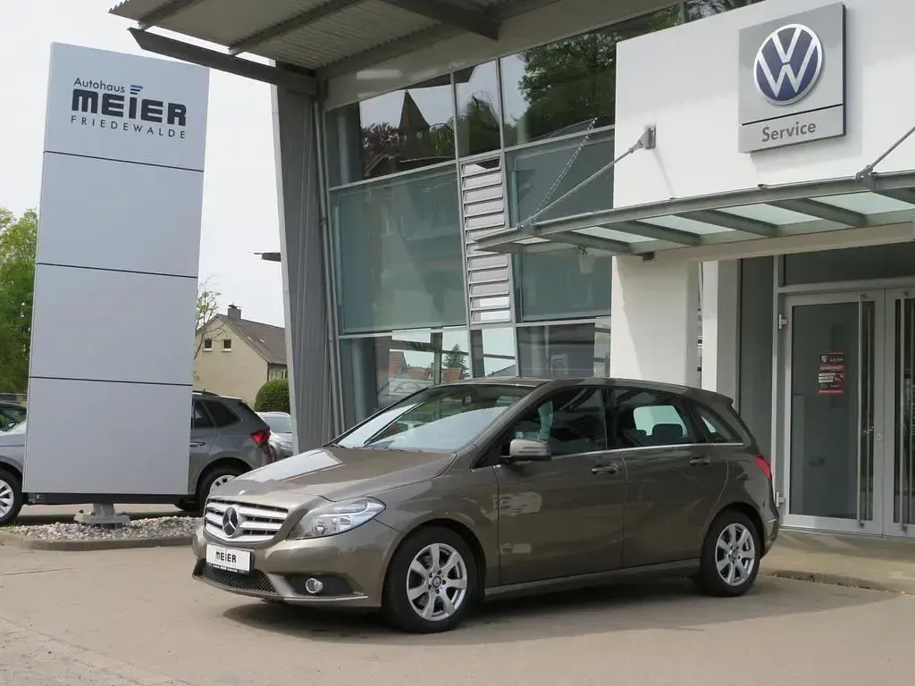 Gebraucht Mercedes B200 156 PS (114 kW) 2013 Silber Kleinwagen