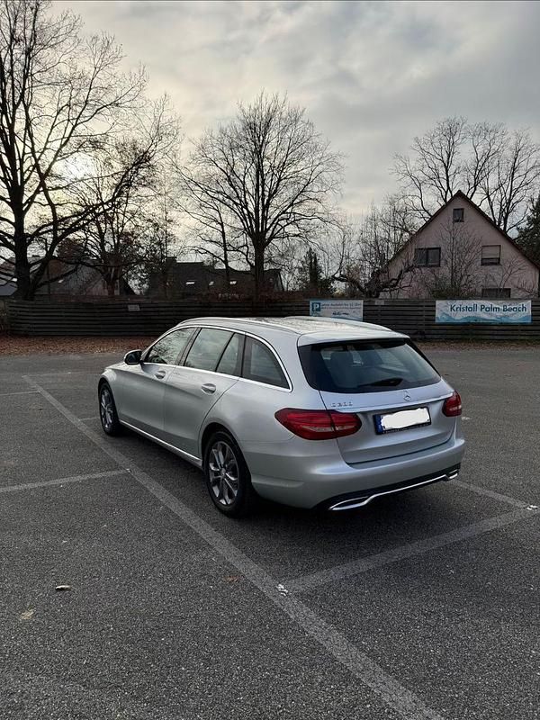 Gebraucht Mercedes C200 Avantgarde 184 PS (135 kW) 2015 Silber Kombi