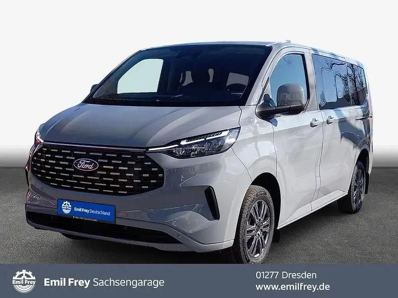Neu Ford Tourneo Titanium 170 PS (125 kW) 2026 Grau Kombi