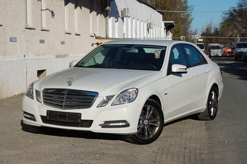 Gebraucht Mercedes E200 136 PS (100 kW) 2011 Weiß Limousine