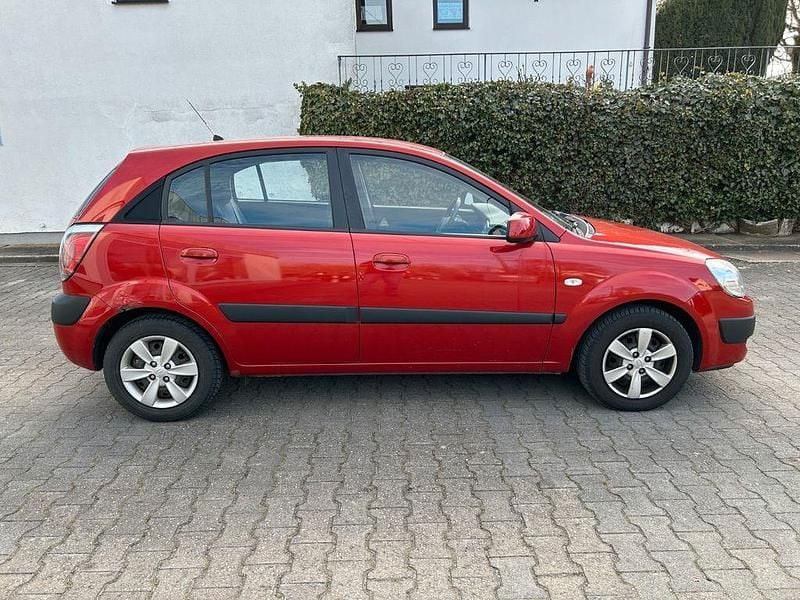 Gebraucht Kia Rio Vision 97 PS (71 kW) 2009 Rot Limousine