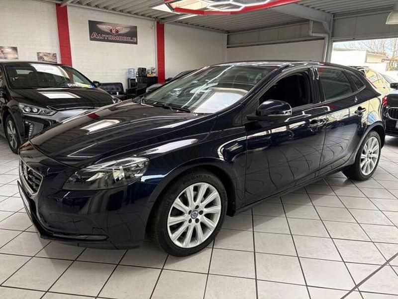 Gebraucht Volvo V40 You! 122 PS (89 kW) 2015 Blau Limousine