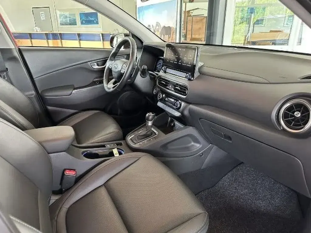 Gebraucht Hyundai Kona Prime 105 PS (77 kW) 2023 Ignite red / abyss black / sol SUV