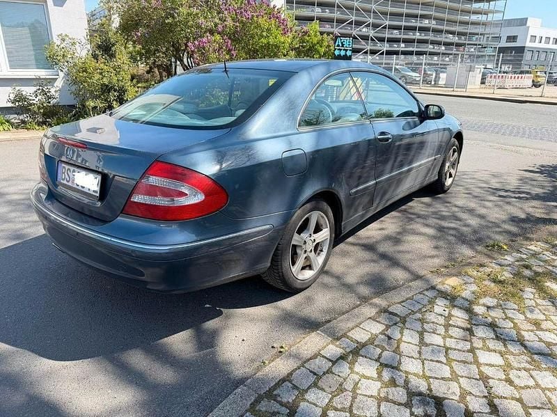 Gebraucht Mercedes CLK240 Elegance 170 PS (125 kW) 2004 Blau Coupé
