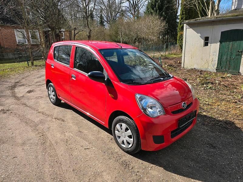 Gebraucht Daihatsu Cuore 69 PS (50 kW) 2011 Rot Kleinwagen