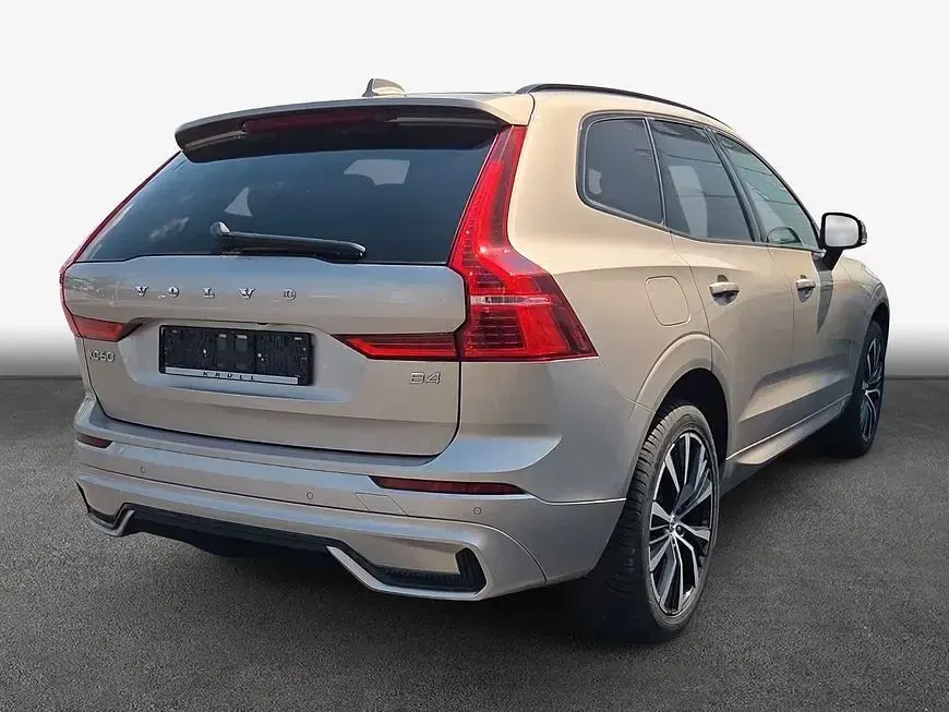 Gebraucht Volvo XC60 Plus 197 PS (144 kW) 2024 Silber SUV