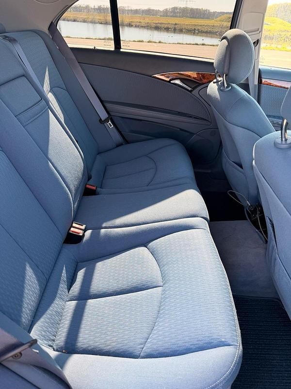 Second-hand Mercedes E200 163 CP (119 kW) 2003 Argintiu Berlinǎ