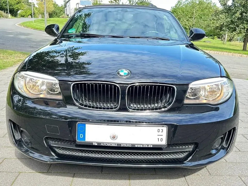 Gebraucht BMW 118 Cabriolet Sport Line 143 PS (105 kW) 2011 Schwarz Cabrio