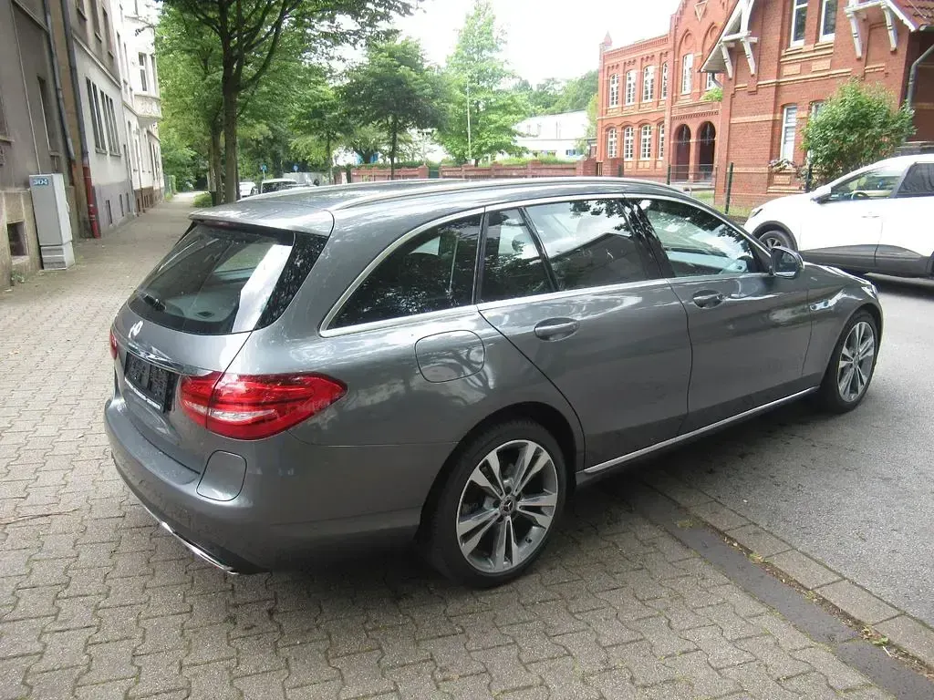 Gebraucht Mercedes C350e Exclusive 279 PS (205 kW) 2018 Grau Kombi
