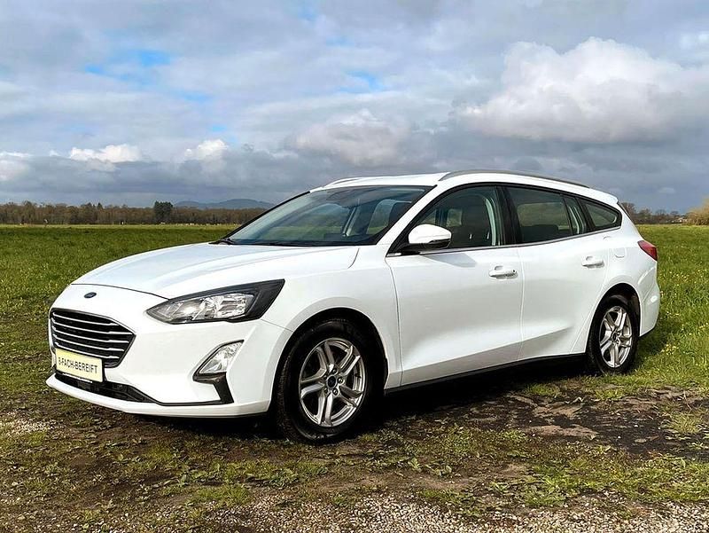 Gebraucht Ford Focus Cool & Connect 125 PS (91 kW) 2020 Weiß Limousine