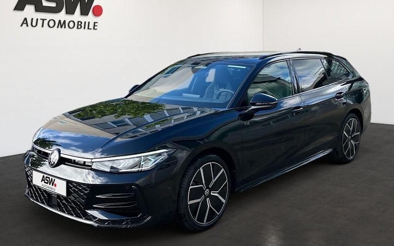 Schwarz Neu 2025 VW Passat R-line Kombi | 70.150 € - Bild 1/4
