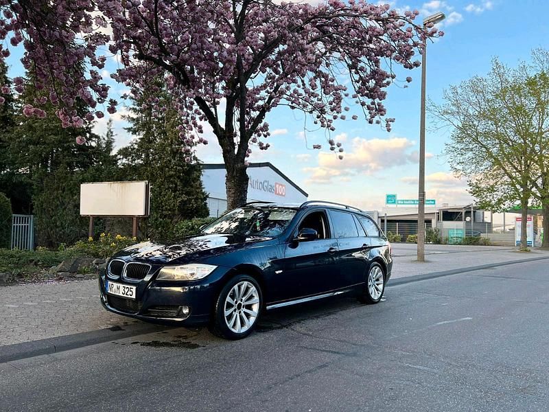 Blau Gebraucht 2010 BMW 318 Kombi | 3.300 € (Teuer) - Bild 1/4