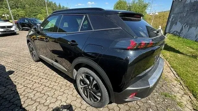 Gebraucht Peugeot e-2008 Allure 100 kW (136 PS) 2022 Noir perla nera SUV