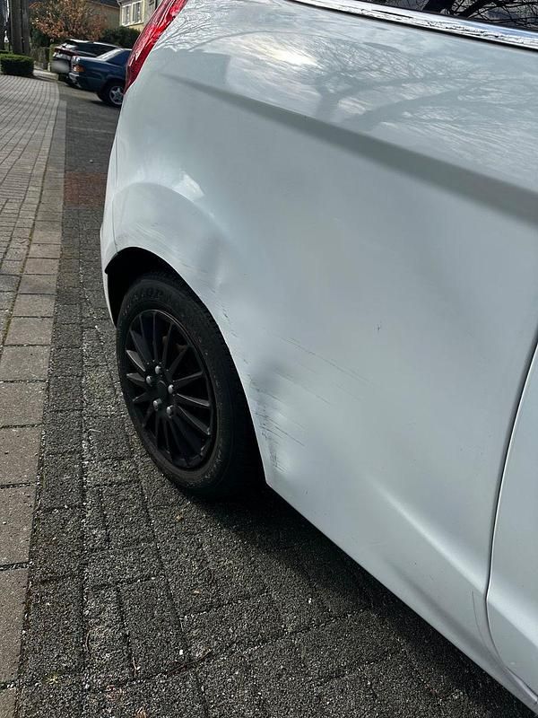 Gebraucht Ford Fiesta Trend 82 PS (60 kW) 2010 Weiß Kleinwagen