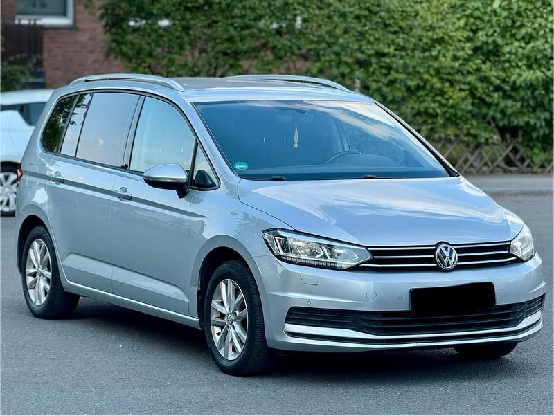 Silber Gebraucht 2016 VW Touran Highline Van / Kleinbus | 11.699 € (Superpreis) - Bild 1/4