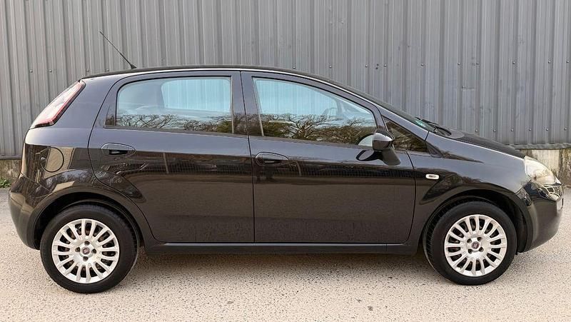 Gebraucht Fiat Punto Pop 77 PS (56 kW) 2012 Schwarz Kleinwagen