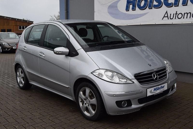 Gebraucht Mercedes A180 109 PS (80 kW) 2015 Silber Kleinwagen
