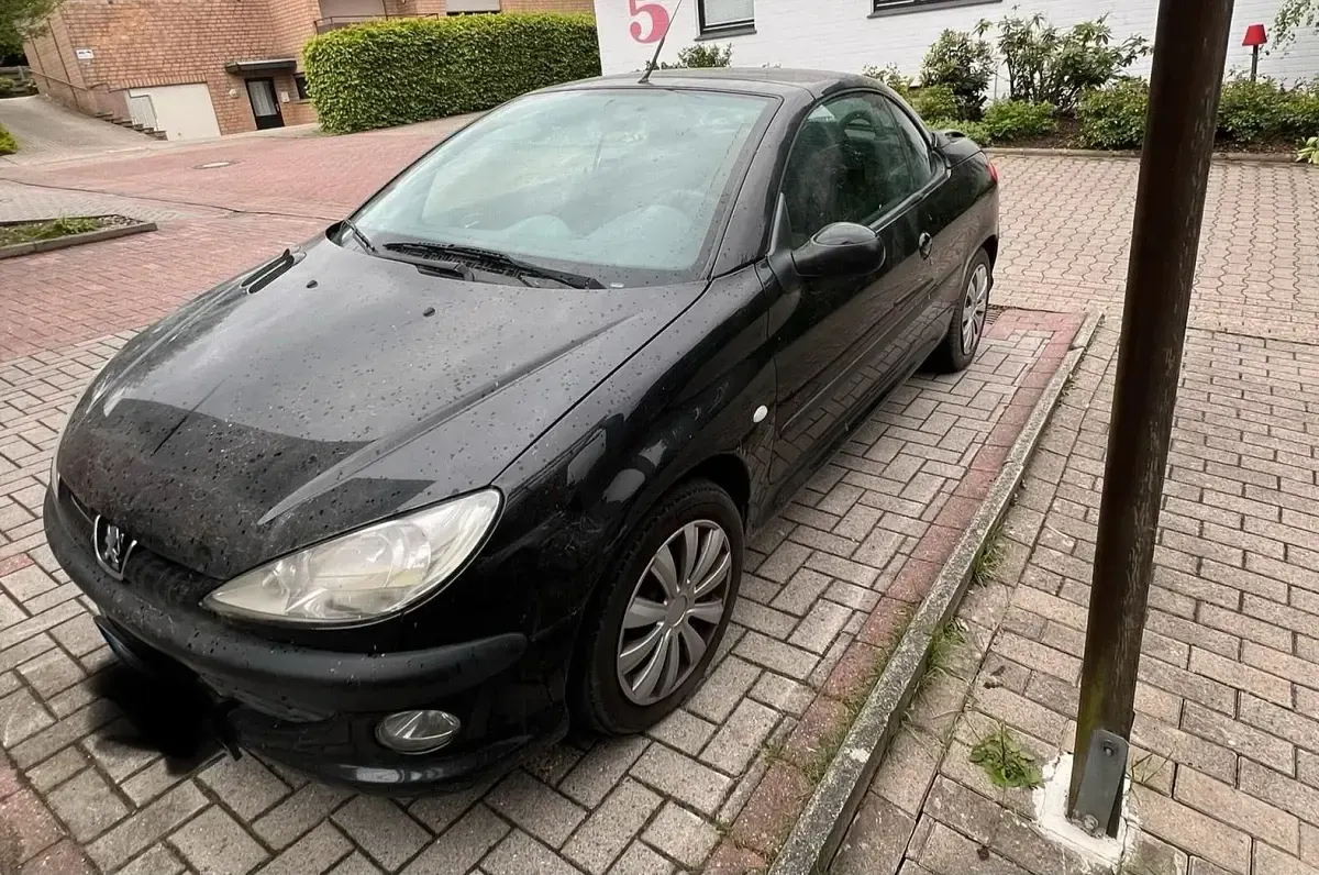 Gebraucht Peugeot 206 CC 106 PS (77 kW) 2000 Schwarz Cabrio