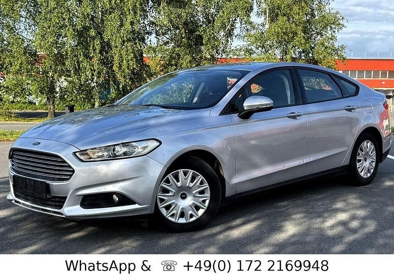 Polarsilber metallic Gebraucht 2016 Ford Mondeo Limousine | 11.900 € - Bild 1/4