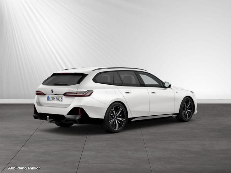 Gebraucht BMW 520 M Sport 208 PS (152 kW) 2025 Mineralweiß metallic Kombi
