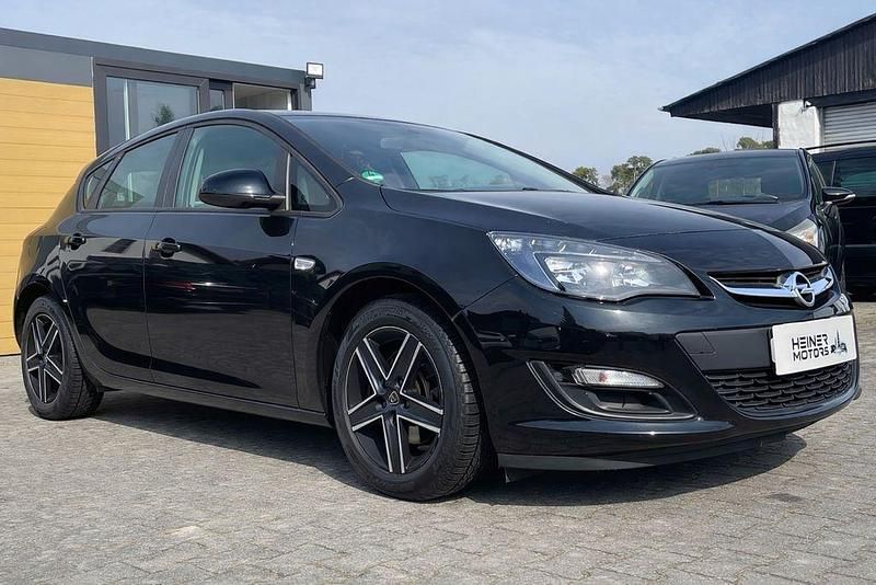 Gebraucht Opel Astra 110 PS (80 kW) 2013 Limousine