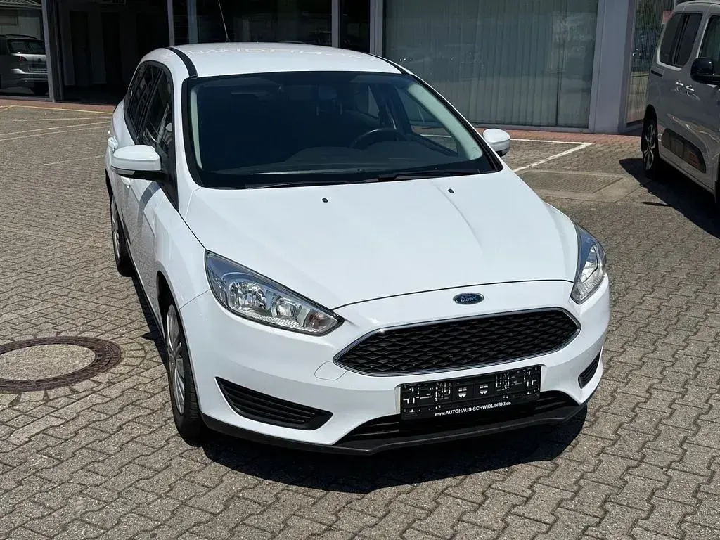 Gebraucht Ford Focus Trend 101 PS (74 kW) 2016 Weiß Limousine