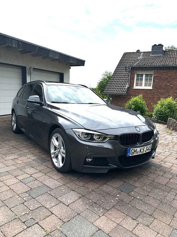 Grau Gebraucht 2018 BMW 340 Performance Kombi | 31.500 € (Fairer Preis) - Bild 1/4