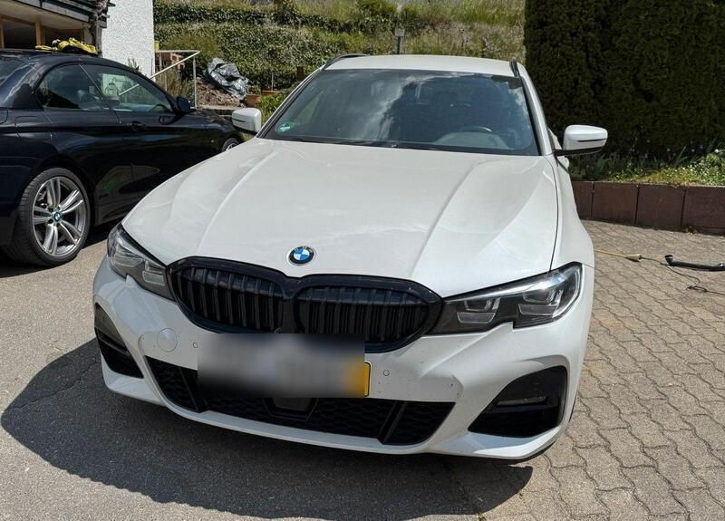 Weiß Gebraucht 2020 BMW 330 M Sport Kombi | 25.000 € - Bild 1/4