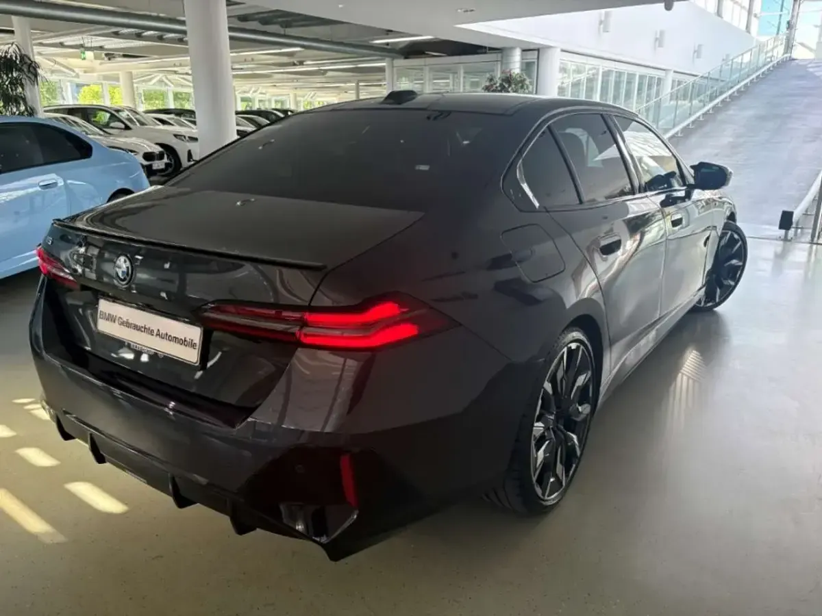 Gebraucht BMW i5 Sport Line 442 kW (601 PS) 2024 Grau Limousine