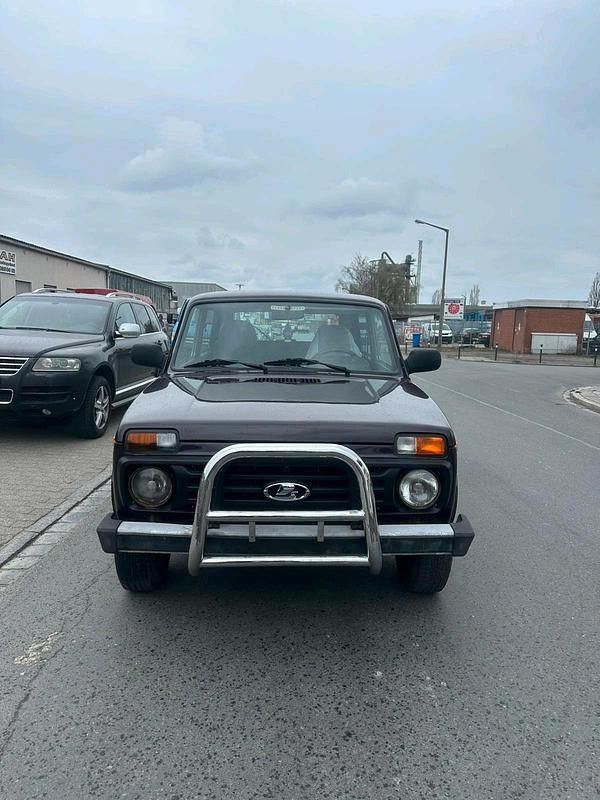 Gebraucht Lada niva 83 PS (61 kW) 2018 Violet SUV