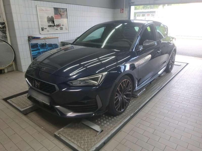 Asphaltblau Gebraucht 2022 Cupra Leon VZ1 Limousine | 27.630 € (Fairer Preis) - Bild 1/2