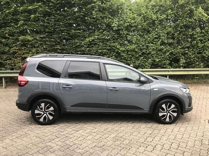 Neu Dacia Jogger Expression 110 PS (80 kW) 2025 Grau Van / Kleinbus