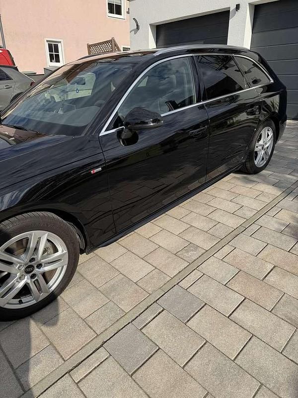 Gebraucht Audi A4 S-Line 150 PS (110 kW) 2024 Schwarz Kombi