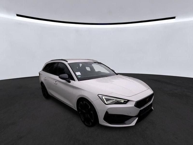 Gebraucht Cupra Leon VZ 300 PS (220 kW) 2024 Weißweiß Limousine