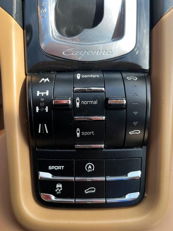 Second-hand Porsche Cayenne 245 CP (180 kW) 2013 Negru SUV
