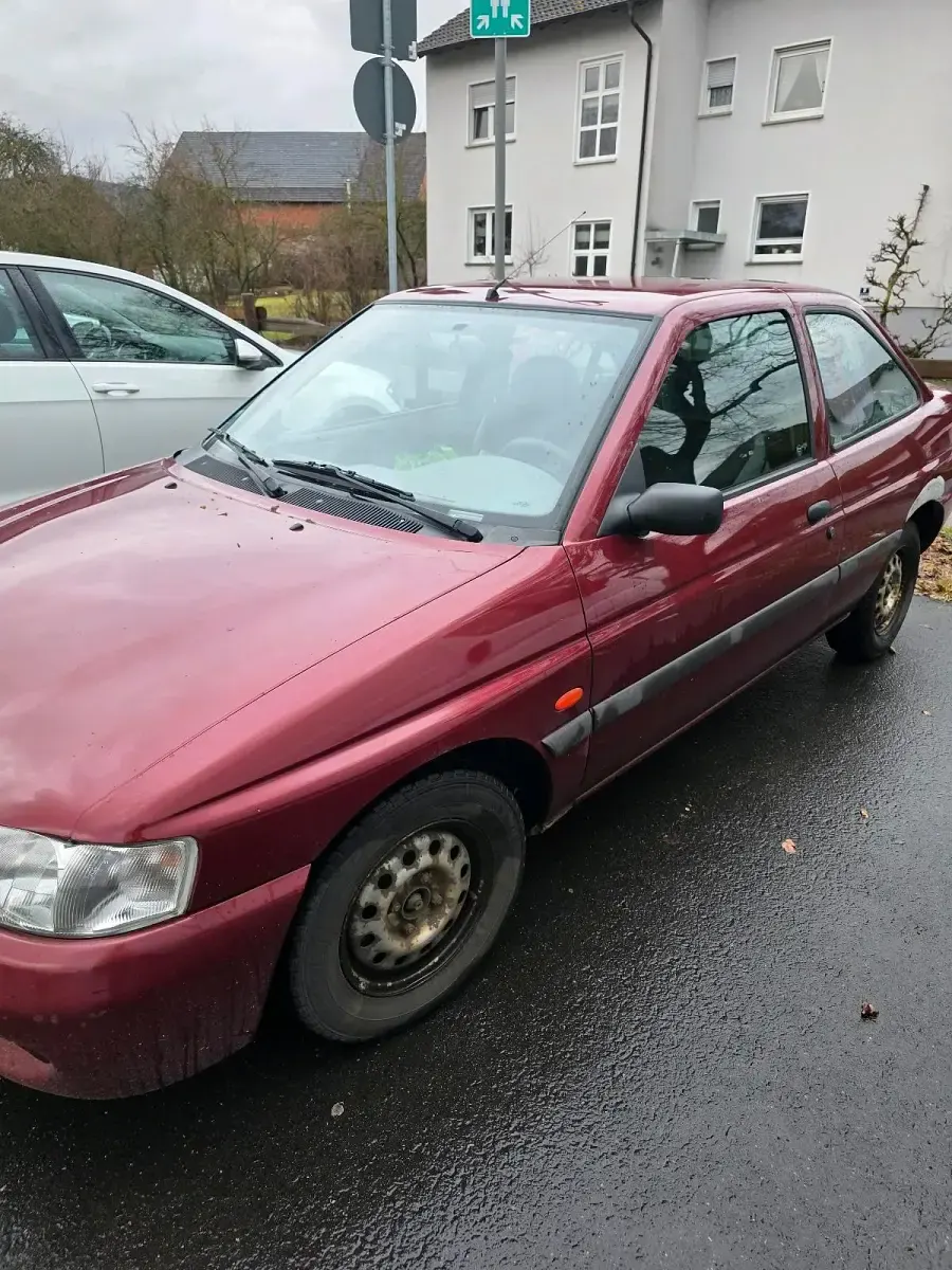 Gebraucht Ford Escort 90 PS (66 kW) 1997 Rot Limousine