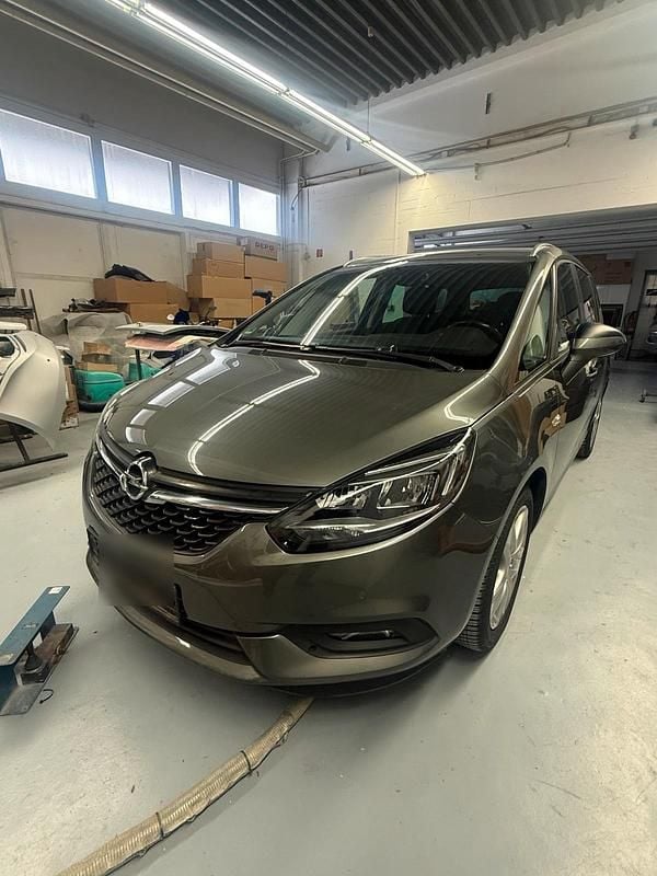 Andere farben Gebraucht 2017 Opel Zafira Van / Kleinbus | 13.950 € (Guter Preis) - Bild 1/4