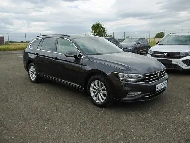 Gebraucht VW Passat Business 150 PS (110 kW) 2023 Mangangrau Kombi