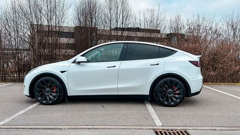 Weiß Gebraucht 2022 Tesla Model Y Performance SUV | 41.800 € (Fairer Preis) - Bild 1/4