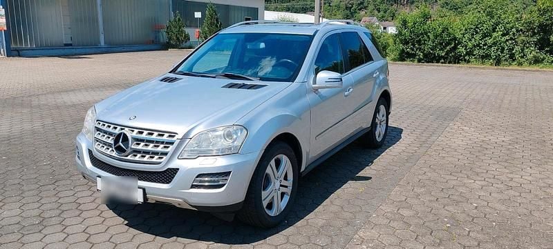 Silber Gebraucht 2011 Mercedes ML350 SUV | 11.000 € (Guter Preis) - Bild 1/4