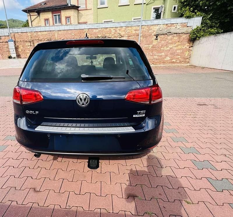 Blau Gebraucht 2015 VW Golf VII LOUNGE Limousine | 11.300 € (Fairer Preis) - Bild 1/4