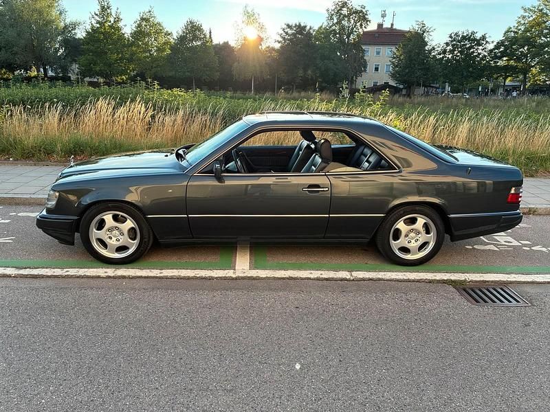 Gebraucht Mercedes E320 220 PS (161 kW) 1993 Schwarz Coupé