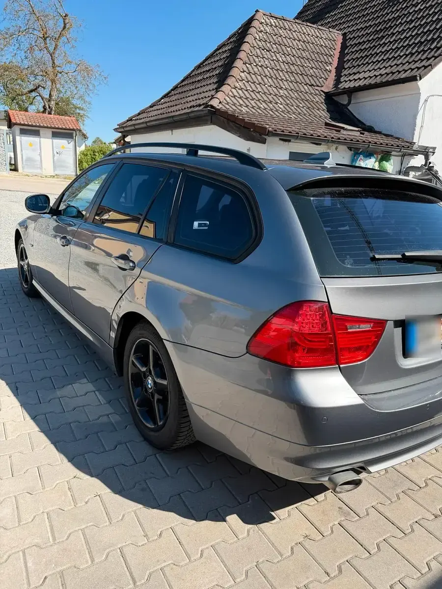 Gebraucht BMW 320 177 PS (130 kW) 2008 Grau Kombi