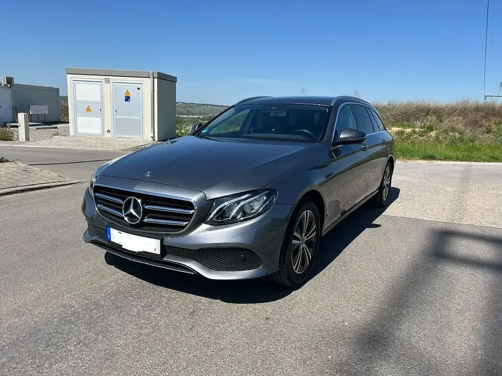 Gebraucht Mercedes E220 194 PS (142 kW) 2020 Grau Limousine