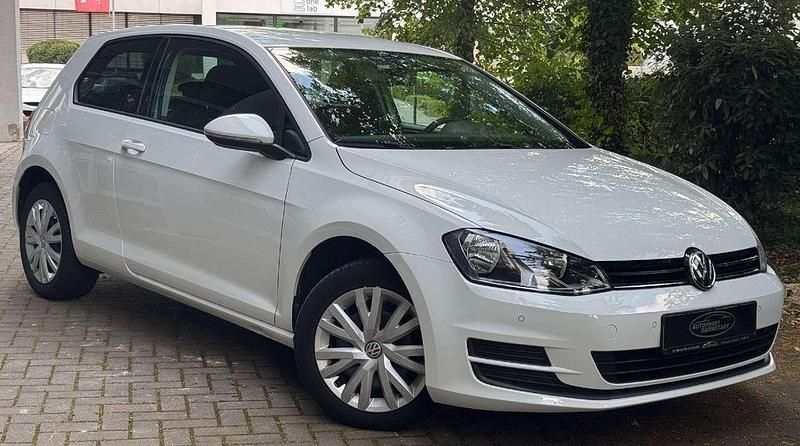 Gebraucht VW Golf VII Trendline 105 PS (77 kW) 2014 Weiß Limousine