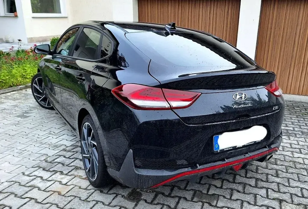 Gebraucht Hyundai i30 160 PS (117 kW) 2022 Schwarz Limousine