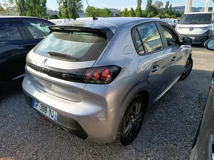 Gebraucht Peugeot 208 Active 102 PS (75 kW) 2022 Silber Kleinwagen